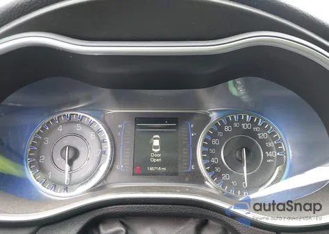 2015 Chrysler 200 Limited z USA, uszkodzony, nr VIN 1C3CCCAB0FN714295